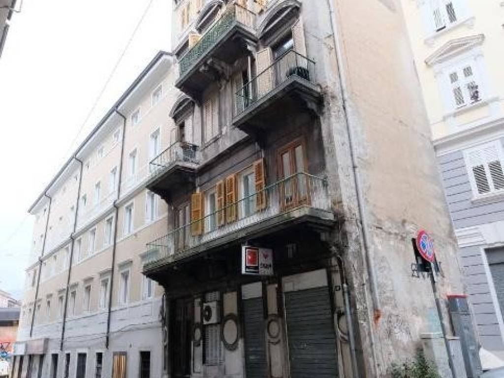 appartamento in vendita a Trieste in zona Barriera vecchia