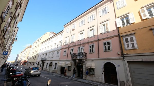 appartamento in vendita a Trieste in zona Borgo Teresiano