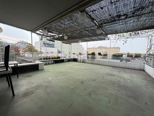 locale commerciale in vendita a Trieste in zona Chiarbola