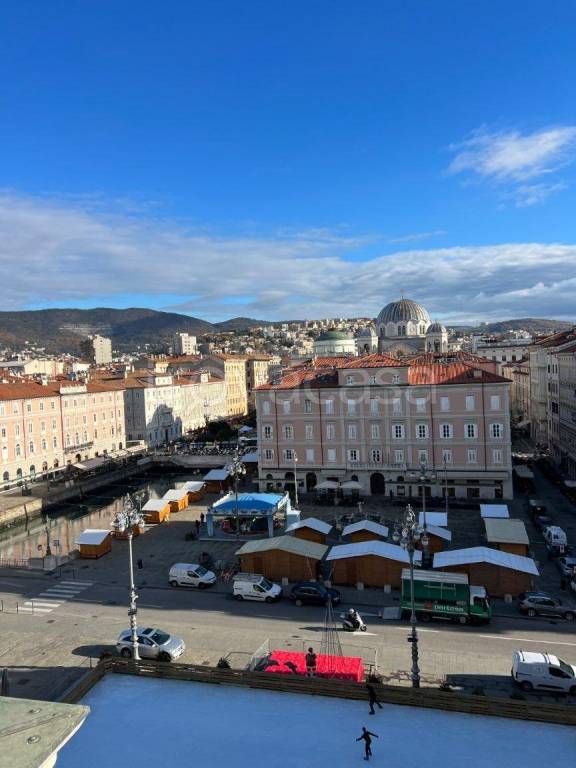 appartamento in vendita a Trieste in zona Borgo Teresiano