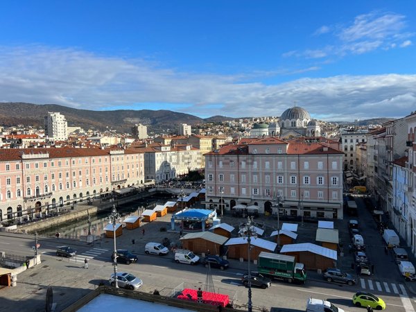 appartamento in vendita a Trieste in zona Città Nuova