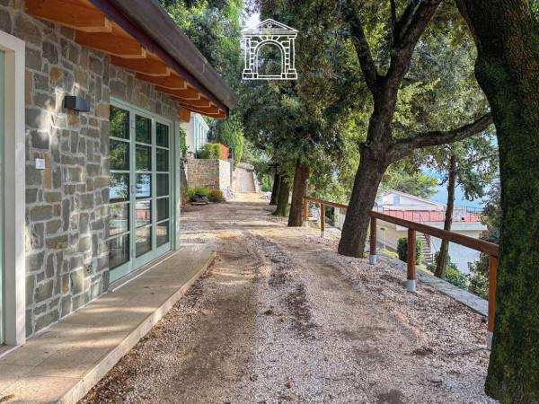 casa indipendente in vendita a Trieste in zona Miramare