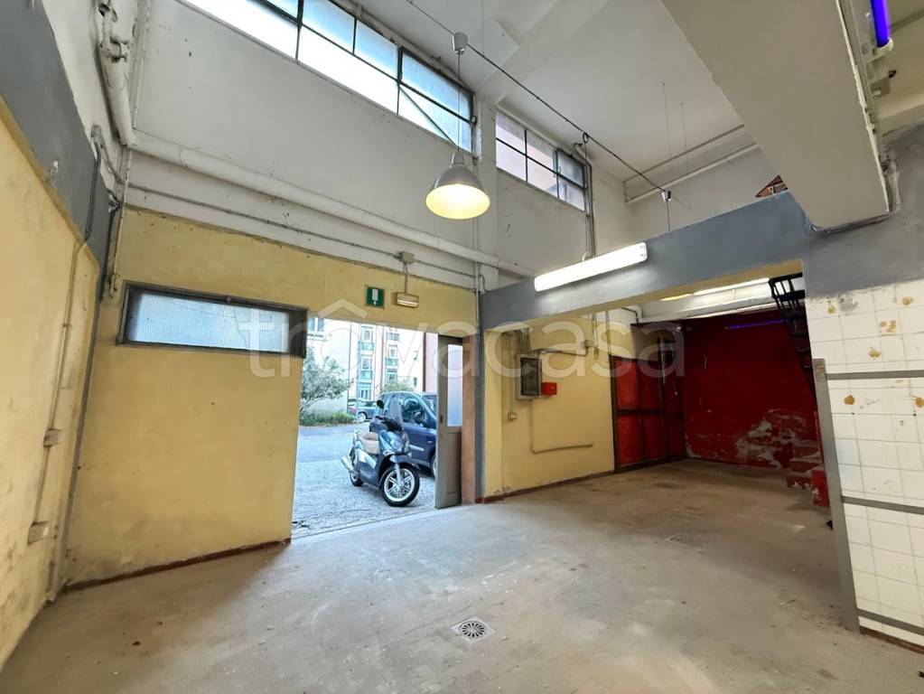 locale commerciale in vendita a Trieste in zona Cologna