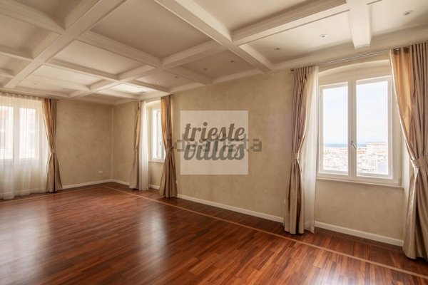 appartamento in vendita a Trieste in zona Città Vecchia