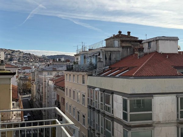 appartamento in vendita a Trieste in zona Borgo Teresiano