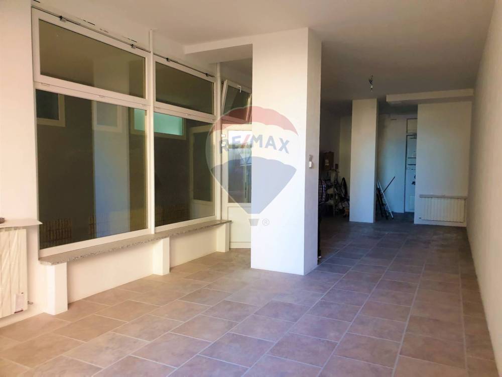 locale commerciale in vendita a Trieste in zona San Giacomo