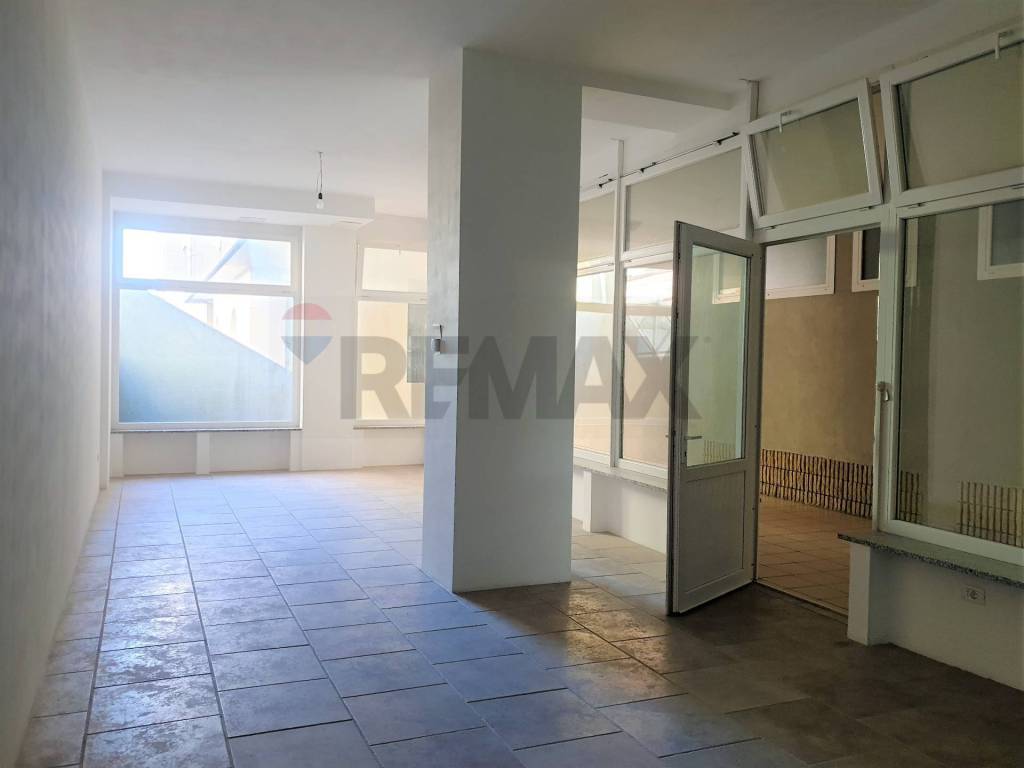 locale commerciale in vendita a Trieste in zona San Giacomo