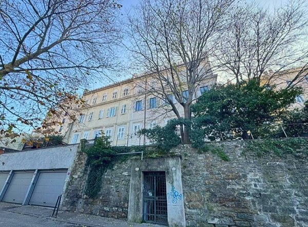appartamento in vendita a Trieste in zona Città Vecchia