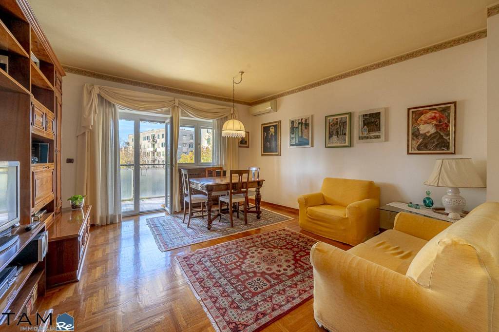 appartamento in vendita a Trieste in zona Campi Elisi