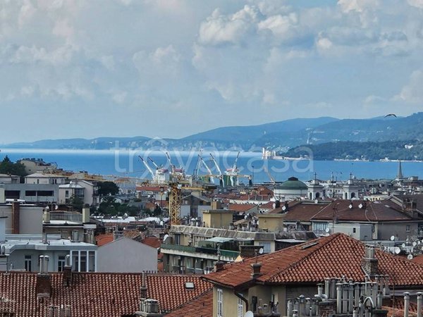 appartamento in vendita a Trieste in zona Miramare
