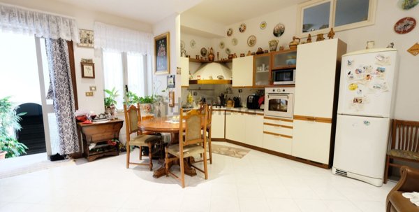 appartamento in vendita a Trieste in zona Borgo Teresiano