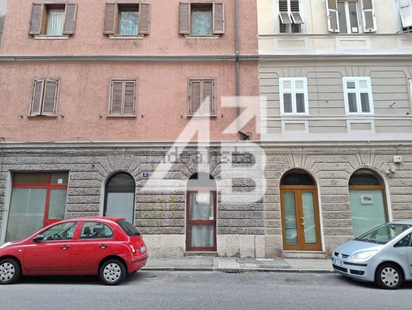 locale commerciale in vendita a Trieste in zona Città Nuova