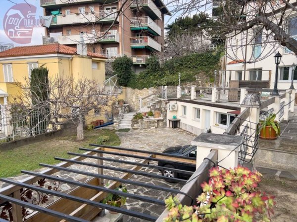 casa indipendente in vendita a Trieste in zona Chiadino