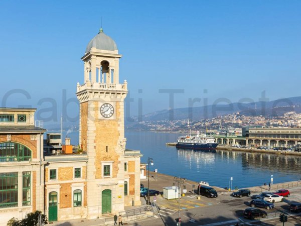 appartamento in vendita a Trieste in zona Città Vecchia