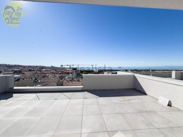 appartamento in vendita a Trieste in zona Città Nuova