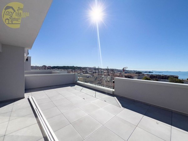 appartamento in vendita a Trieste in zona Borgo Teresiano