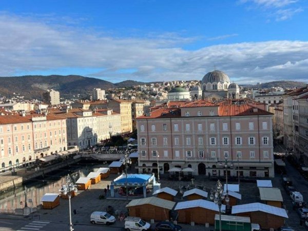 appartamento in vendita a Trieste in zona Borgo Teresiano
