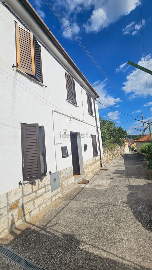 casa indipendente in vendita a Trieste in zona Longhera