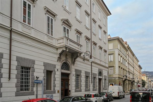 appartamento in vendita a Trieste in zona Città Vecchia
