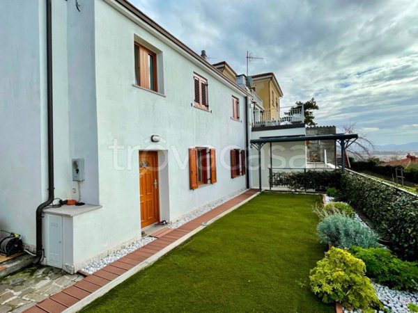 casa indipendente in vendita a Trieste in zona Scorcola