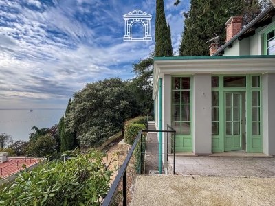 casa indipendente in vendita a Trieste in zona Grignano