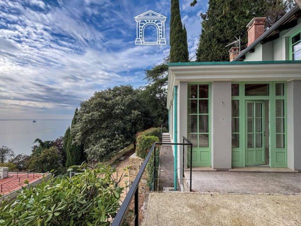 casa indipendente in vendita a Trieste in zona Grignano