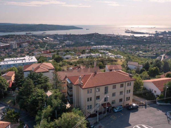 appartamento in vendita a Trieste in zona Cattinara