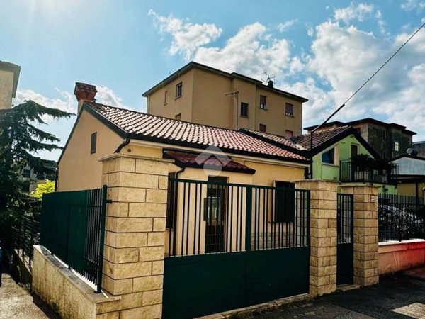 casa indipendente in vendita a Trieste in zona Chiarbola