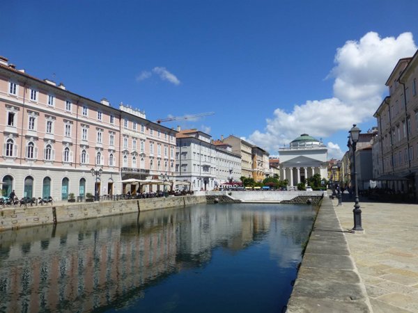 negozio in vendita a Trieste in zona Borgo Teresiano