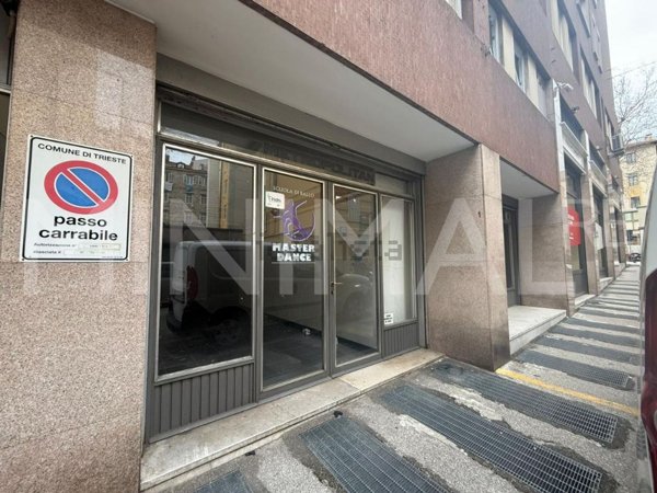 locale commerciale in vendita a Trieste