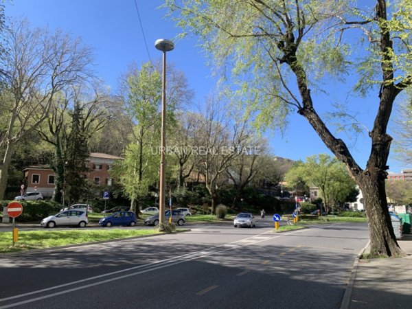 locale di sgombero in vendita a Trieste