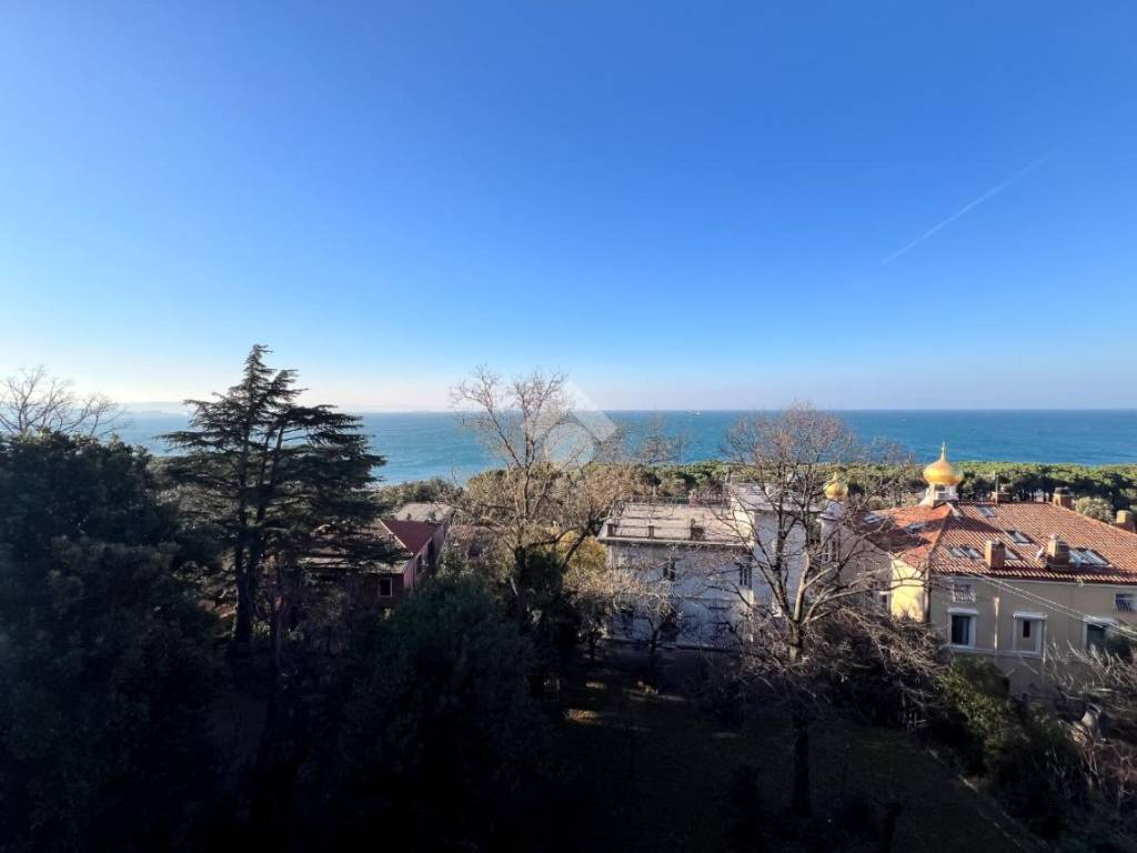 appartamento in vendita a Trieste in zona Barcola