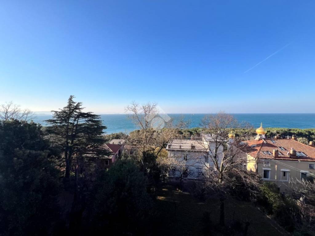 appartamento in vendita a Trieste in zona Barcola