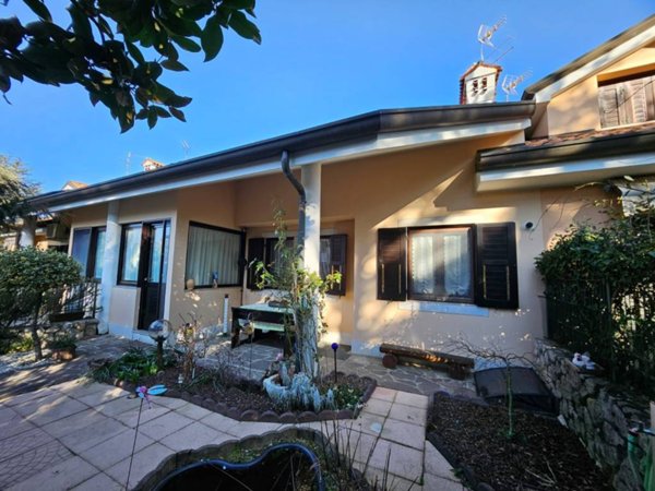 casa indipendente in vendita a Trieste in zona Prosecco