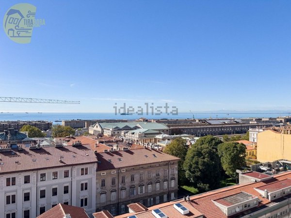 appartamento in vendita a Trieste in zona Città Nuova