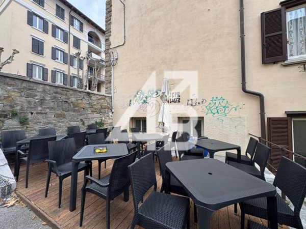 negozio in vendita a Trieste in zona Cologna