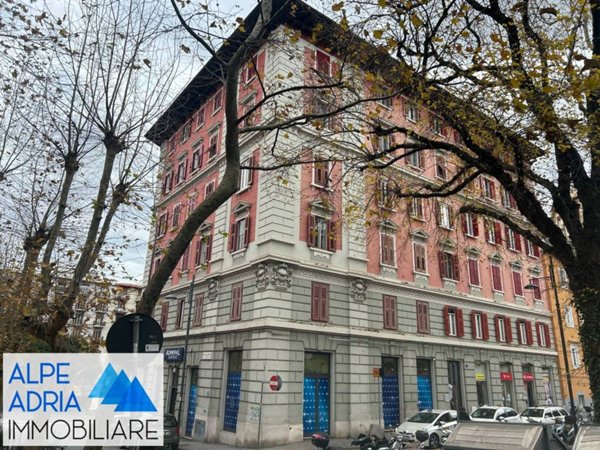 negozio in vendita a Trieste in zona Città Vecchia