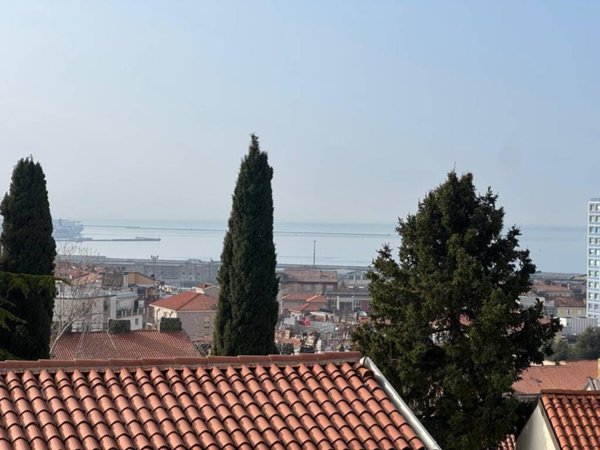 appartamento in vendita a Trieste in zona Roiano