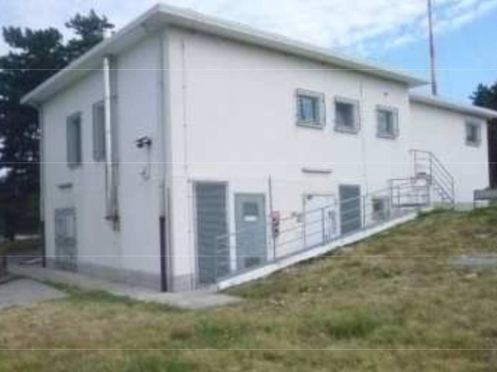 locale commerciale in vendita a Trieste in zona Conconello