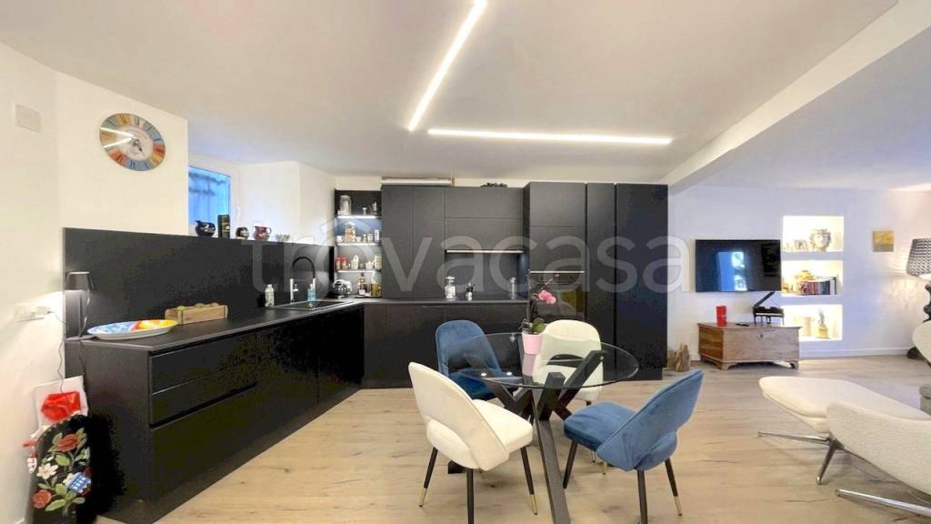 appartamento in vendita a Trieste in zona Città Vecchia