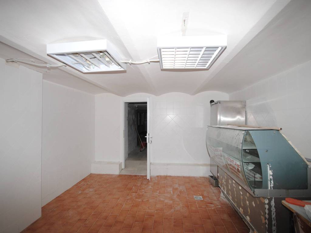 locale commerciale in vendita a Trieste