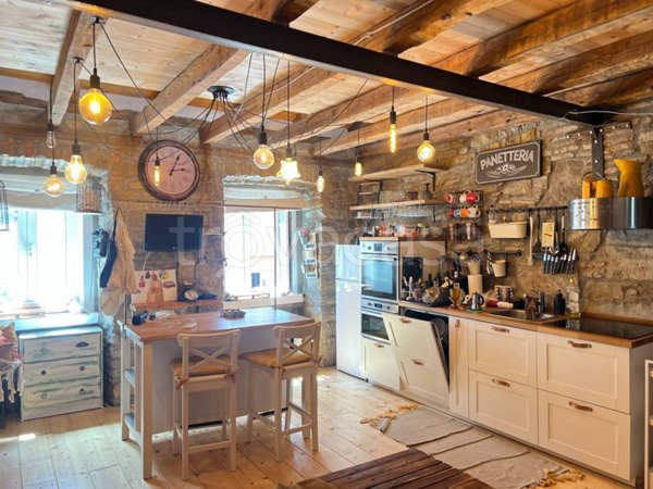 appartamento in vendita a Trieste in zona Città Vecchia