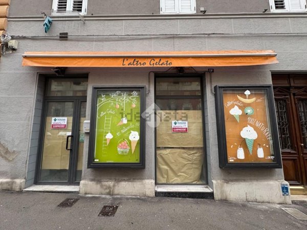 locale commerciale in vendita a Trieste in zona San Giacomo