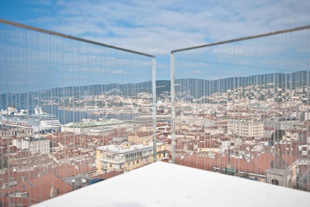 appartamento in vendita a Trieste in zona Campi Elisi