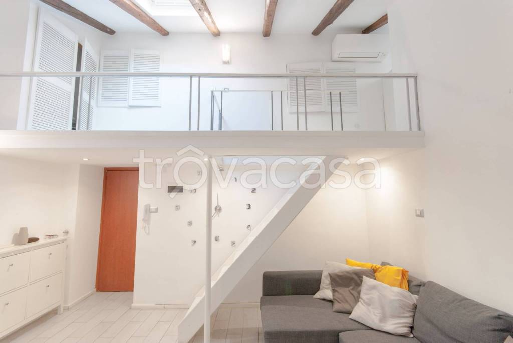 appartamento in vendita a Trieste in zona Borgo Teresiano