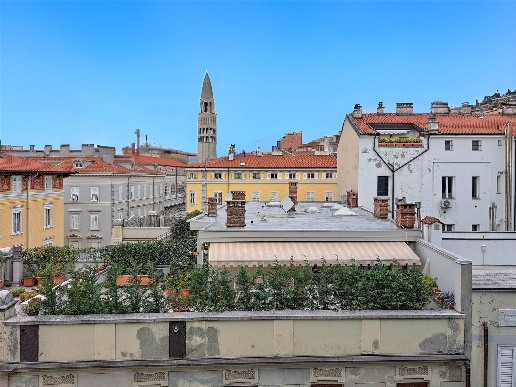 appartamento in vendita a Trieste in zona Roiano