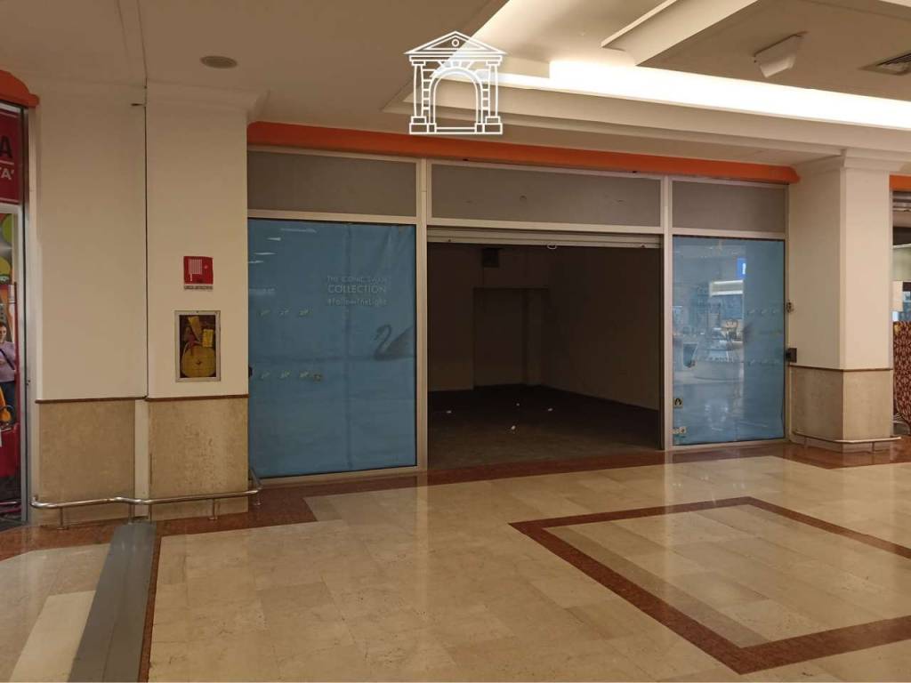 negozio in vendita a Trieste in zona Chiarbola