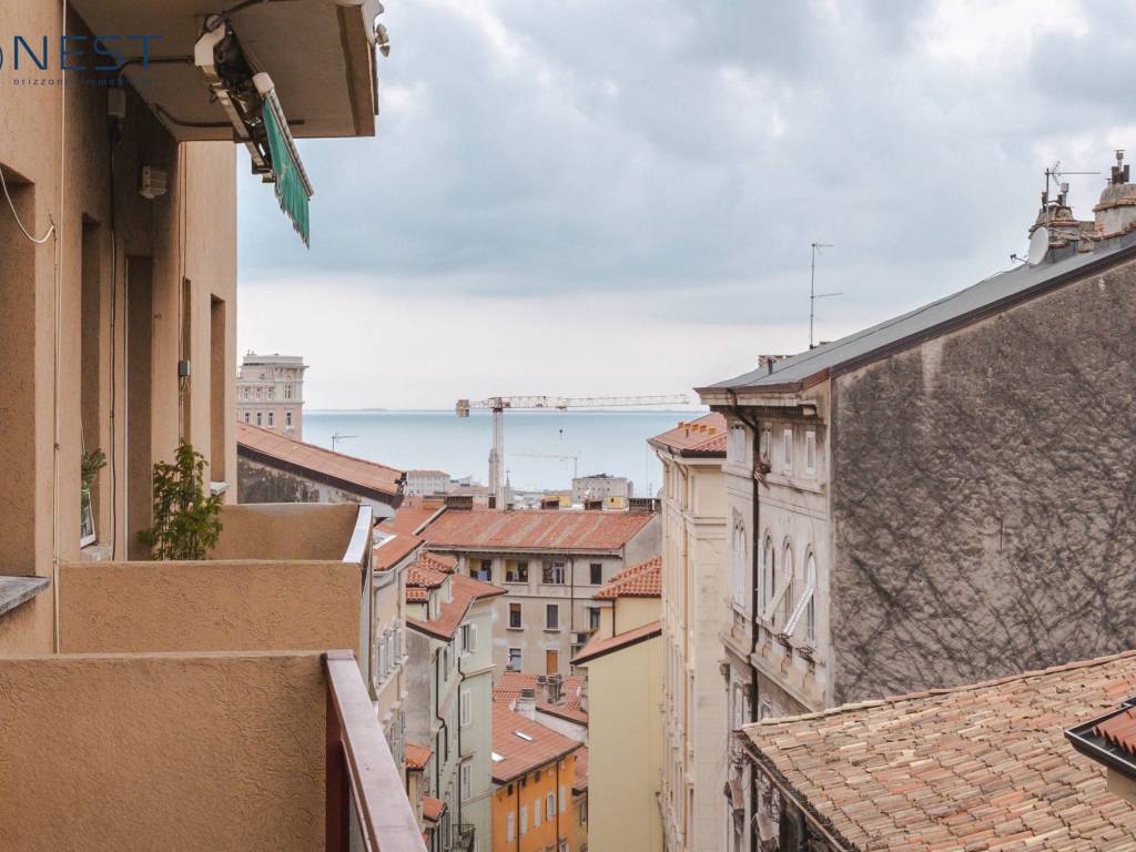 appartamento in vendita a Trieste in zona Cavana