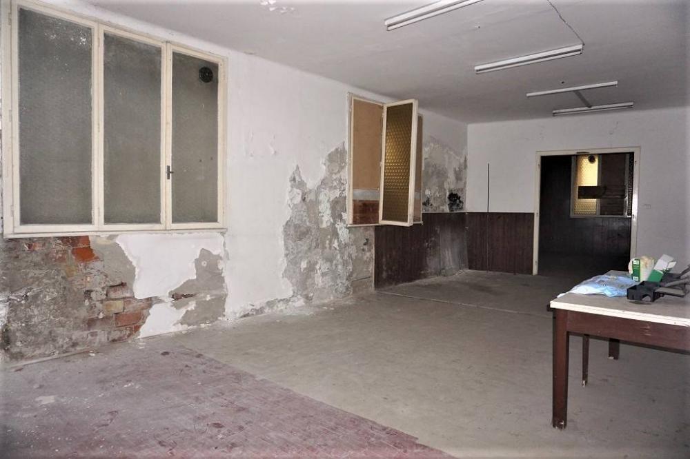 locale di sgombero in vendita a Trieste