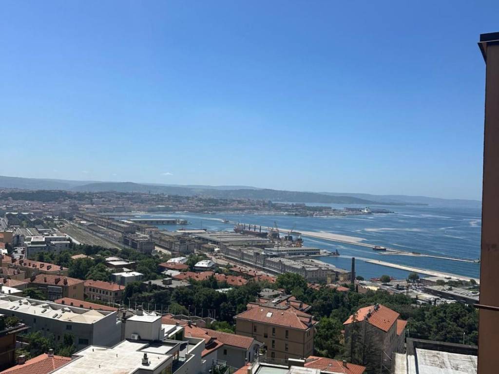 appartamento in vendita a Trieste in zona Roiano